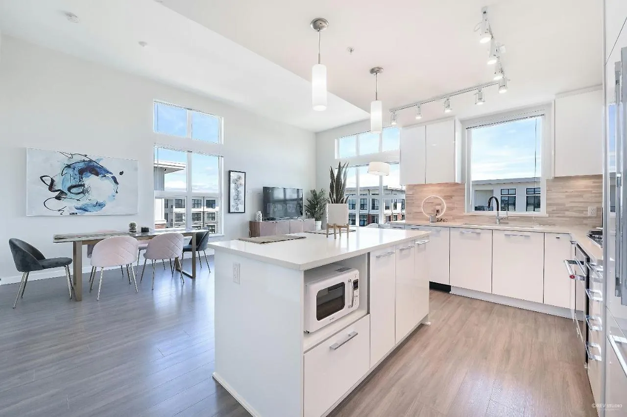 Apartment Aries Palace, Luxury Residential Condo In City Of Richmond Canada